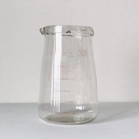アンティーク 巨大ビーカー　ゆらゆらガラス  歪なフォルム 細く不鮮明なメモリと文字　3000ml  花器 金魚鉢 昭和初期  完品