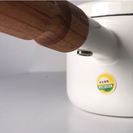 Noritake ノリタケ   ヴィンテージ 琺瑯(ホーロー) 片手鍋    木製無垢持ち手  ホワイト ほぼデッドストック 未使用品
