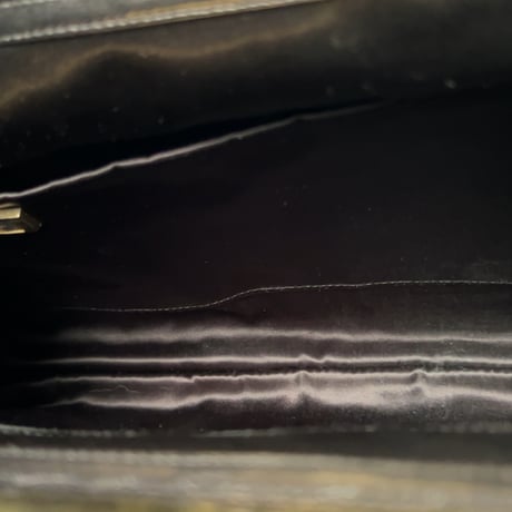 古いレザーのハンドバッグ  スムースラムレザー 羊革 ブラック ゴールド金具 がま口型 ストーン装飾 ヴィンテージバッグ  中古美品