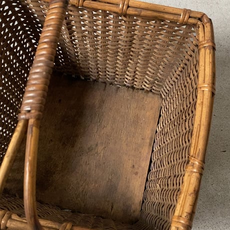 古い竹編みの持手籠  ワンハンドルバスケット 炭斗(すみとり) 茶道具 炭取 烏府(うふ) アンティーク花器 花籠