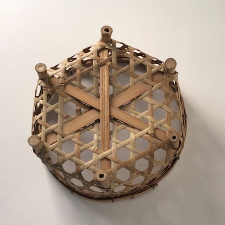 水切り 竹籠  小　足付き洗い物かご 編みカゴ 天然素材 手仕事 工芸品 民藝 クラフト  中古美品