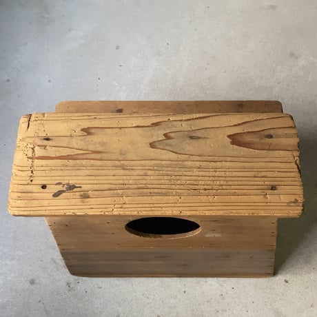 昭和23年 木製無垢 古い踏台 ヴィンテージステップ 杉無垢材 丸窓 丸穴屑入れデザイン 階段ステップ