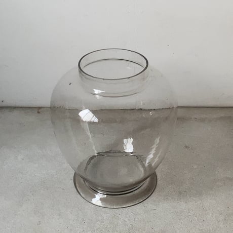 アンティーク大型ガラスポット 高さ31cm苺型古い硝子の保存瓶 硝子瓶 ガラス瓶 花器 金魚鉢 ベタ鉢 メダカ鉢 大正期 吹きガラス  ゆらゆら気泡ガラス 地球瓶
