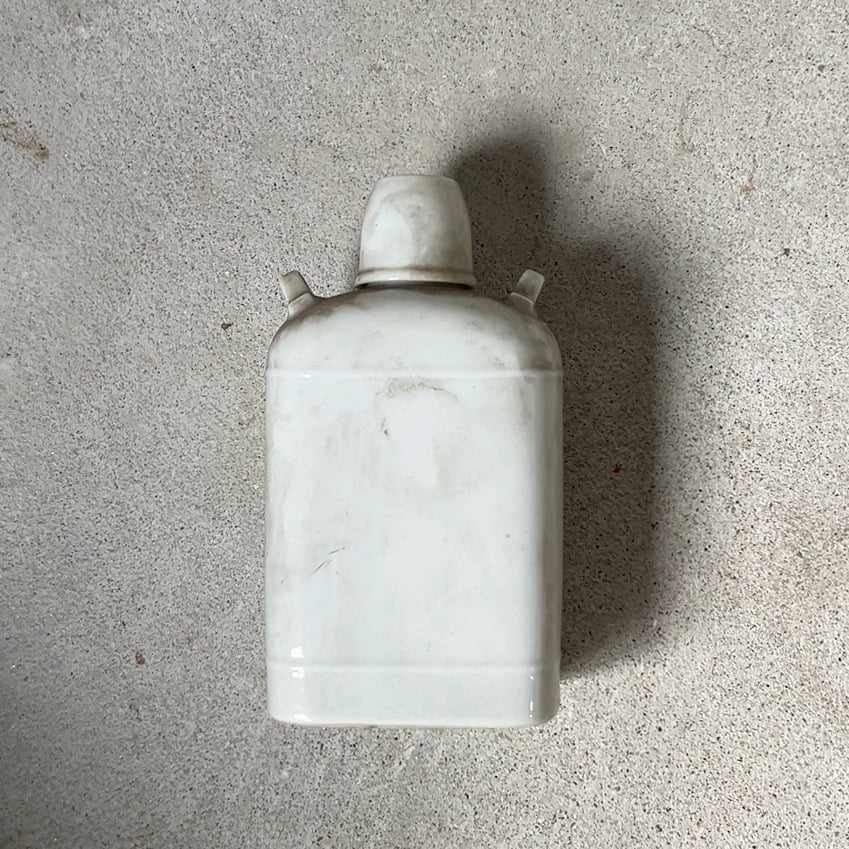 戦前 戦中 白磁の水筒 耳有り 東京レッテル 渡辺謹製 ねじ込み蓋 金属