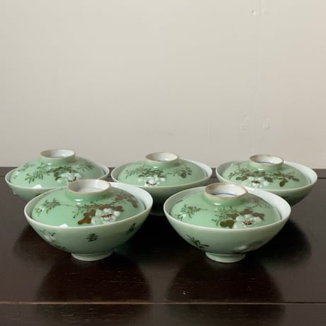 古い中国の蓋茶碗(飯椀) 4客セット(5客ですが1点蓋にホツがあるため実質完品4客での御提示) 花紋様 青磁色磁器 ヴィンテージ食器 テーブルウェア