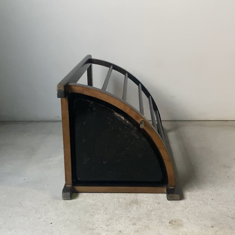 古家具上品なコーナー型の傘立て