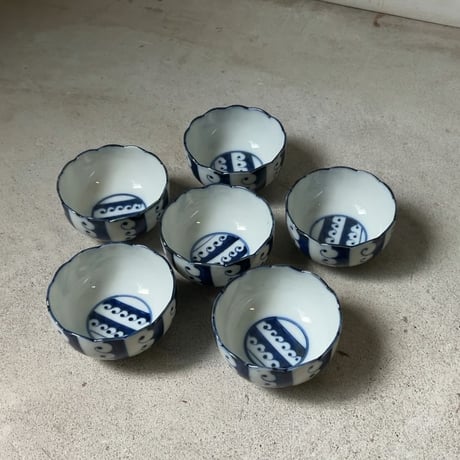 波柄の古い小鉢6客セット(1客ニュウあり)  大正 昭和初期  愛嬌抜群の波絵 染付 焼物  木箱付