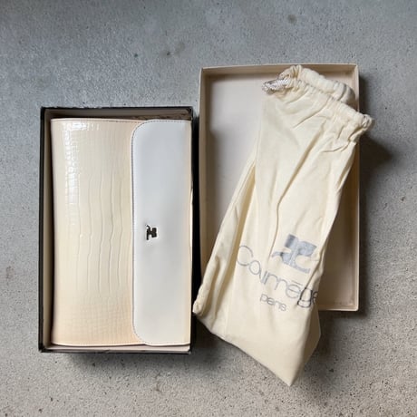 Courreges クレージュ  80sオールドクレージュ フラップ型クラッチバッグ クロコ型押し合皮 銀ロゴ 中古良品