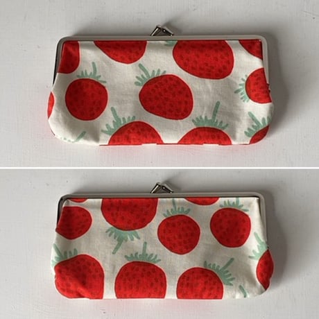 marimekko（マリメッコ）Mansikka（マンシッカ/イチゴ）柄のがま口ポーチ 小型 中古美品