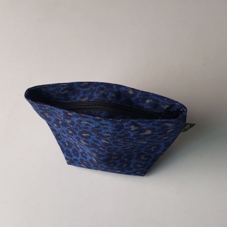 Herve Chapelier  エルベシャプリエ   2019春夏モデル    927F  パンサー  ブルー     ナイロン舟型ポーチM　ヒョウ柄  コスメ  化粧ポーチ  中古極美品