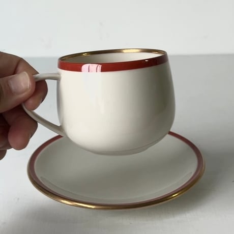 名古屋陶芸 カップ＆ソーサー　ボルドーと金彩のシンプルデザイン ハンドペイント  ヴィンテージコーヒーカップ 美品  1客の価格(ストック3客有)
