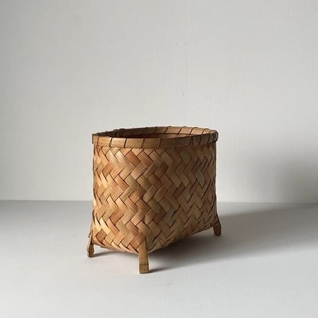 竹編みのヘラ立て お玉立て 幅約23cm ツールスタンド 足付き 天然素材 グッドコンディション
