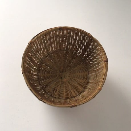 水切り 竹籠   野菜・果物用　1人暮らし食器   足付き洗い物カゴ  天然素材  手仕事  工芸品  民藝  クラフト  中古品