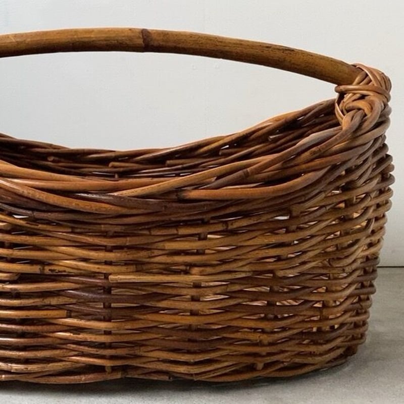 古いアラログの大籠 持ち手かご 幅約58cm ワンハンドルカゴ 飴色にヤケ