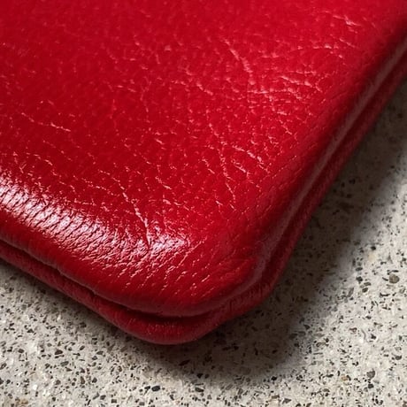 レザーの小物入れ　フラップ 真鍮ホック( PRYM ITALY-ホック) 赤い革小物 名刺サイズ カードケース ジュエリーケース