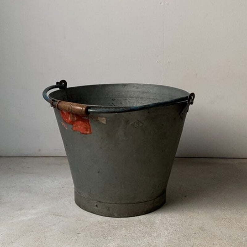 古い鉄のバケツ 大正 戦前昭和 鉄製 Sマーク 青塗装エイジング 木製