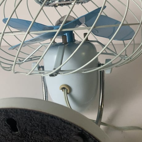 SILVER DESK FAN シルバーデスクファン (SILVER MFG.CO.LTD) ヴィンテージ卓上扇風機 小型 3枚金属羽根 レトロ家電 ブルー/クリームブルーグレー 良品