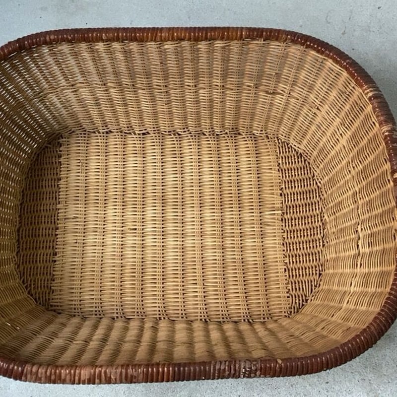 古い脱衣籠 ラタン2トーンカラー シンプルデザイン ヴィンテージ 古い脱衣籠 ラタン2トーンカラー シンプルデザイン ヴィンテージ