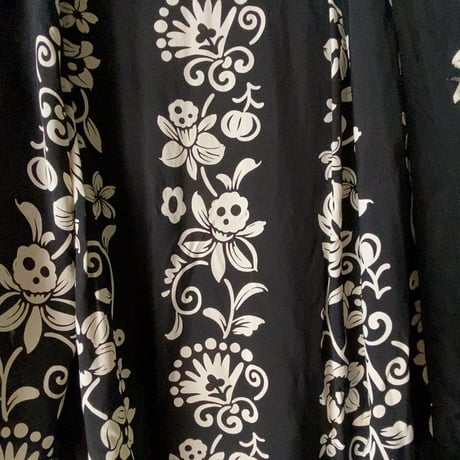 SUNSURF サンサーフ  2022年製 『HAWAIIAN SKULL BORDER』ハワイアン スカル ボーダー  ブラック  レーヨン アロハシャツ 未使用品