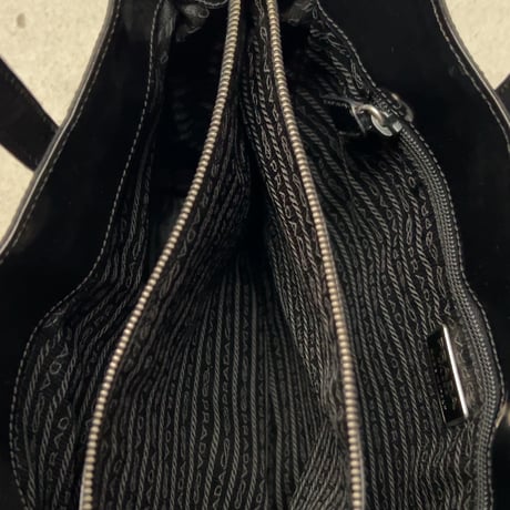 90s VINTAGE PRADA ナイロン/ガラスレザー コンビ 小さめトートバッグ 型押しエンボスロゴ 軽量トートバッグ シンプルデザイン　オールドプラダ 中古良品