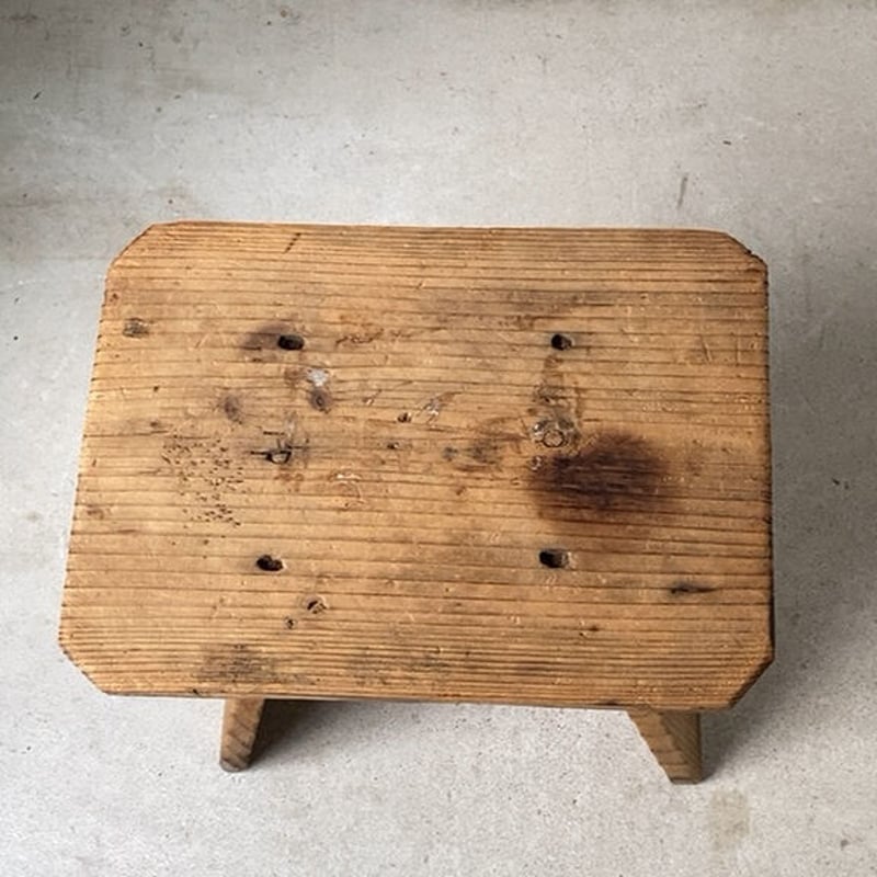 杉材 古い台　作業台 展示台 スツール サイドテーブル 古家具 アンティーク 杉材 古い台 作業台 展示台 スツール サイドテーブル 古家具