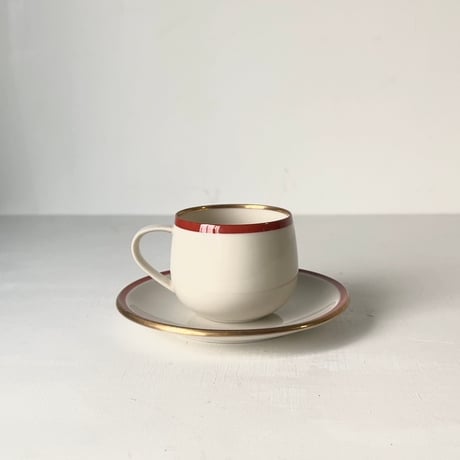 名古屋陶芸 カップ＆ソーサー　ボルドーと金彩のシンプルデザイン ハンドペイント  ヴィンテージコーヒーカップ 美品  1客の価格(ストック3客有)