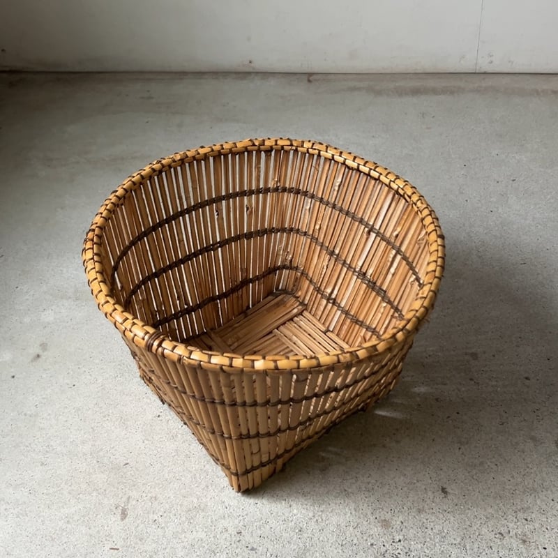 世界の民藝 アフリカ タンザニアの古い竹籠 バケツ型 鉢受け スリッパ