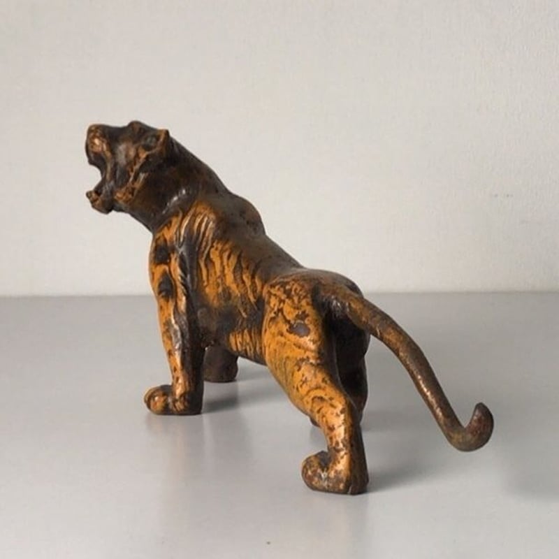 希少 虎 置物 鉄製 全長23cm 高さ10cm 彫刻 美術 Tiger 希少 虎 置物 鉄製 全長23cm 高さ10cm 彫刻 美術 Tiger 希少 虎 置物 鉄製