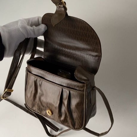 VALENTINO オールドヴァレンチノのミニミニショルダーバッグ  幅約17cmの小さめポシェット ヴィンテージバレンチノ