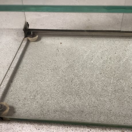 ヴィンテージ ガラスケース 小型 幅38cmの小さめ2段1枚棚板 ガラス引き戸構造 アンティーク マルマン ガスライター 販促用 硝子 ショーケース  良品