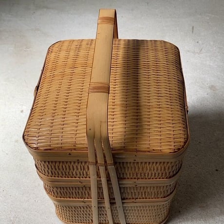 竹のお重  持ち手付三段重 竹編み 竹工芸 重箱  ドーム蓋  工芸品 民芸品 弁当箱 茶器箱 美品