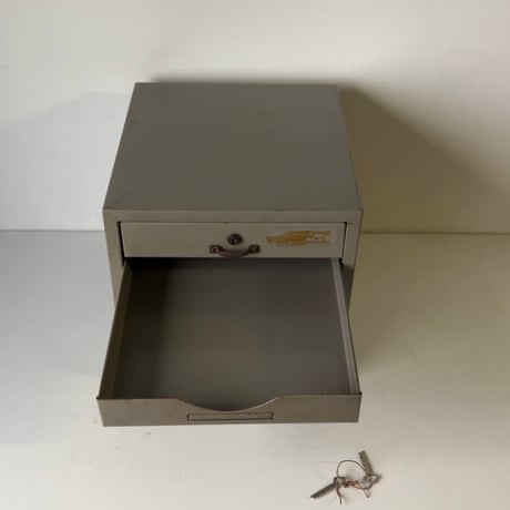 Plus No50  ヴィンテージ スチール小引き出し 5杯  1杯鍵あり 古い事務用品 日本製 良品