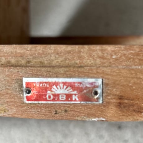 D.B.K TRADE MARK  古い木製本立て 卓上本立て アンティークブックシェルフ ヴィンテージ ブックスタンド 塗装剥げ 無塗装 ナチュラル素地 白木 グッドエイジング。