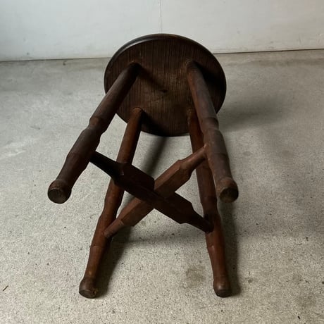 アンティーク丸椅子 広葉樹座面 黒ヤケ 飴色 トロトロ絶品エイジング 古い木の椅子 ヴィンテージスツール 日本製品 完品