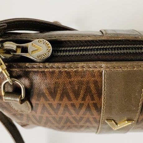 VALENTINO オールドヴァレンチノのミニミニショルダーバッグ  幅約18cmの小さめポシェット ヴィンテージバレンチノ