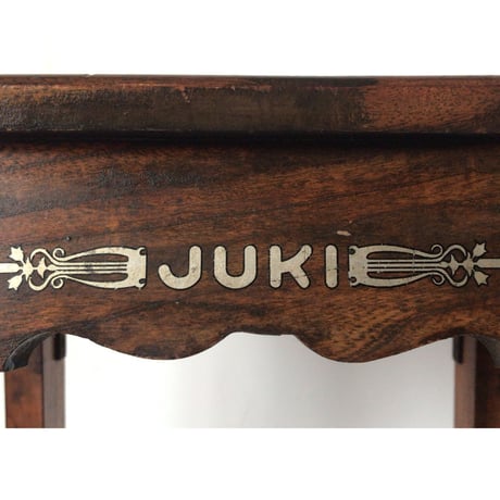 JUKI  ジューキ　スクエアスツール   ミシン椅子  ヴィンテージスツール  アンティーク 金ロゴ入り  クラシック 50s 60s 木製無垢材  中古美品