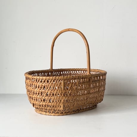 竹編みの市場籠 幅約35cm ワンハンドルの竹籠 市場籠 野菜籠 洗い籠 足高 手仕事 竹工芸品 美品