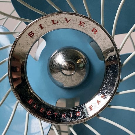 SILVER DESK FAN シルバーデスクファン (SILVER MFG.CO.LTD) ヴィンテージ卓上扇風機 小型 3枚金属羽根 レトロ家電 ブルー/クリームブルーグレー 良品