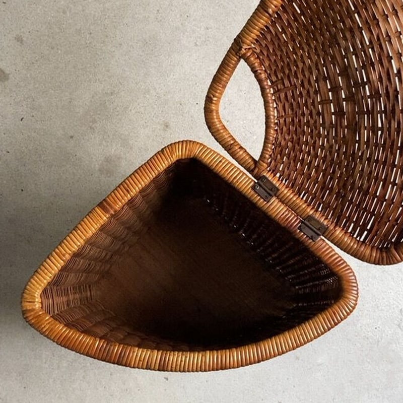 ヴィンテージ　籠 ヴィンテージ コーナー収納籠 蓋・ロック金具付き三角カゴ