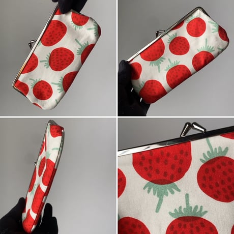 marimekko（マリメッコ）Mansikka（マンシッカ/イチゴ）柄のがま口ポーチ 小型 中古美品