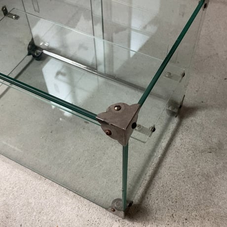 ヴィンテージ ガラスケース 小型 幅35cmの小さめ2段1枚棚板 ガラス引き戸構造 アンティーク 硝子 ショーケース 完品　(残数1点)