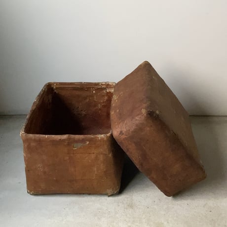 一閑張り 丸みを帯びた四角い蓋付きの箱  古い紙貼りの箱 竹編み 柿渋 道具箱 昭和期 戦前 古道具