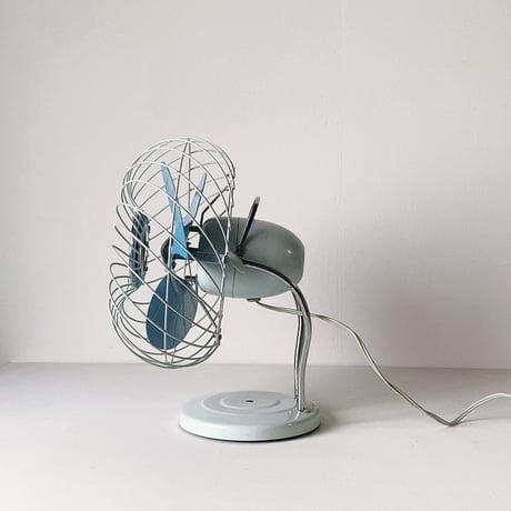 SILVER DESK FAN シルバーデスクファン (SILVER MFG.CO.LTD) ヴィンテージ卓上扇風機 小型 3枚金属羽根 レトロ家電 ブルー/クリームブルーグレー 良品
