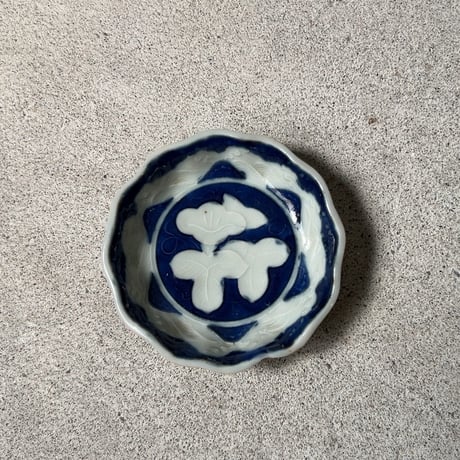 明治 大正期 古い瀬戸焼の豆皿［1枚の価格］在庫17枚 朝顔＋波絵  染付 型押し 小皿 有田 伊万里 完品