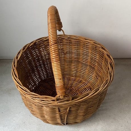 ラタン製巨大ワンハンドルランドリーバスケット48cm  アンティーク ヴィンテージラタンカゴ 籐籠 籐編み 丸カゴ 古い洗濯籠 良品