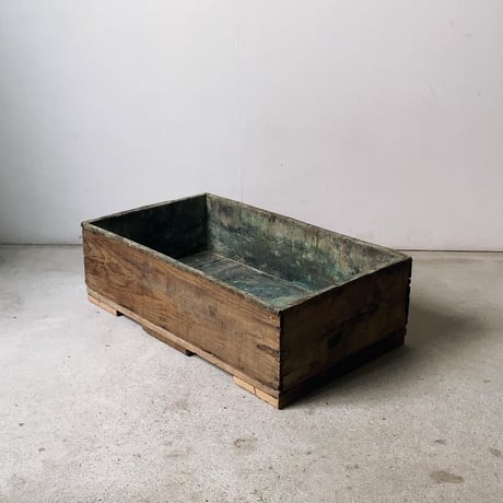 古い銅貼りの木箱  炭鉢 植木鉢 プランター 青錆 緑青 ガーデニング ヴィンテージツール
