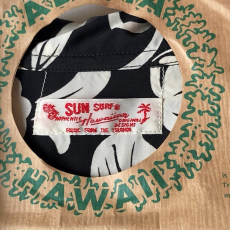 SUNSURF サンサーフ  2022年製 『HAWAIIAN SKULL BORDER』ハワイアン スカル ボーダー  ブラック  レーヨン アロハシャツ 未使用品