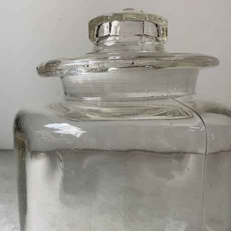 アンティーク ガラスポット 高さ蓋込 25cm5L 円柱型蓋付 古い硝子の保存瓶 プレスガラス 昭和初期〜中期 ゆらゆら気泡ガラス 無色透明  完品