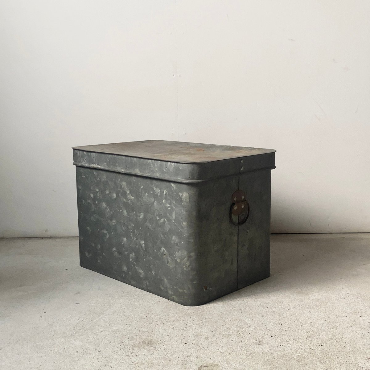 古いブリキの箱 蓋付き 持手付き ヴィンテージツールボックス ストック