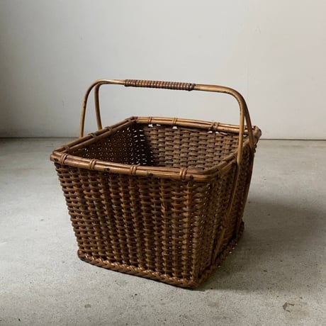 古い竹編みの持手籠  ワンハンドルバスケット 炭斗(すみとり) 茶道具 炭取 烏府(うふ) アンティーク花器 花籠